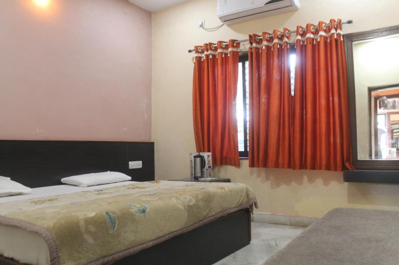 Cozy Room On Neelkanth Road Ābu Exteriör bild